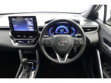 スポーティームード溢れる運転席周りですね。 クイックなドライビングに対応できるよな運転席回りになっています。 ドライブがますます楽しくなりますね!