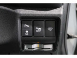 パーキングセンサーや横滑りを防ぐVSA等のスイッチ類は運転席の右側、手の届きやすい位置にあります。