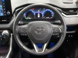 【純正革巻きステアリング】上質な革を使用することで、手にしっかり馴染みとても運転しやすいハンドルです♪