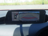 【360°ビュー・モニター】駐車場や見通しの悪い交差点、狭い道のすれ違いなどドライバーからは見えない「死角」をなるべく見えるようにすることで、安心・安全・快適な運転をサポートします。