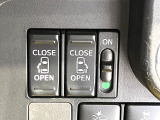 【両側パワースライドドア】スマートキーや運転席のスイッチで後席両側スライドドアの開閉が可能♪電動だから力を入れてドアを開ける必要が無く、小さなお子様でも簡単に開け閉めでき快適です♪