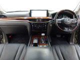 高級車レクサスのLX570!カッコよさのある本革黒色シート・内装も豪華で優越感に浸れます!!