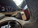 【パドルシフト】スポーツカーにある装備でステアリングから手を放すことなくシフトチェンジが可能な人気快適機能になります。