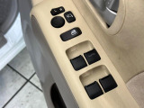 【電動格納ミラー】サイドミラーは電動格納式となっており、狭い駐車場でもキズがつくリスクを抑えられます。