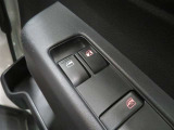 前列ドアはパワーウィンドウ搭載です。