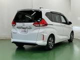 プライバシーガラスが装備されています。外を見るときには気にならずに、後方車両からは車内が見えにくくなってます