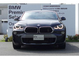 BMWの代名詞の【キドニーグリル】グリルが腎臓のように見えるので【キドニー】と呼ばれるようになりました。一目見ただけでBMWであると認識できる確固たるアイコンとして存在感を放ちます。