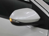 サイドターンランプ付きドアミラー。車両のドレスアップと右左折時の被視認性を兼ね備えたお洒落なミラーです。