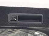 バックドアに設置されたパワーバックドアスイッチです。