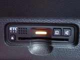 ■【ETC車載器】が装備されています。セットアップをしてお渡しとなり、ETCカードを差し込むだけで高速道路の利用が可能です。