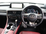 運転席廻りです。