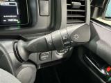 【オートライト】車外の明るさに応じて、自動的にライトの点灯・消灯をしてくれます。
