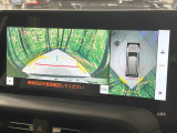 【パノラミックビューモニター】専用のカメラにより、上から見下ろしたような視点で360度クルマの周囲を確認することができます☆死角部分も確認しやすく、狭い場所での切り返しや駐車もスムーズに行えます。