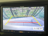 【バックカメラ】駐車時に後方がリアルタイム映像で確認できます。大型商業施設や立体駐車場での駐車時や、夜間のバック時に大活躍!運転スキルに関わらず、今や必須となった装備のひとつです!