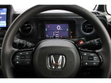 ハンドル左側にはオーディオ操作が出来るオーディオリモートコントロールスイッチ、右側にはHondaSENSINGとオートクルーズスイッチを装備!長距離運転や高速道路の運転では大活躍です!