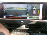 【全周囲モニター】フロント+サイド+バックにカメラが装着されています。車庫入れが苦手な方もこれがあれば安心ですね。