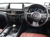運転席廻りです。