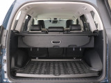 ラゲッジスペースにはトノカバーやラゲッジマットを完備!