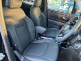 運転席パワーシート標準装備です。