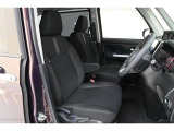 運転席/助手席です。 周囲も見やすいので安心して運転できます。◆フロントセンターアームレスト 装備