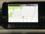 【メーカーナビ】9インチの大画面モニターを搭載し、Apple CarPlayへのワイヤレス接続やAndroid Autoにも対応。