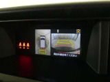 パノラミックビューモニター付きです。車両を上から見たような映像をディスプレイオーディオ画面に表示。運転席からの目視だけでは見にくい、車両周辺の状況をリアルタイムでしっかり確認できます。