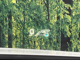 【ヘッドアップディスプレイ】現在の速度や走行情報をデジタル表示で運転席前方のガラスに投影!運転中、目線をずらさず必要な情報を確認できるのでとっても便利で安心!