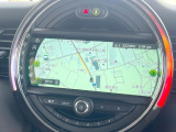 ●純正ナビ:一体感のあるナビは、高級感ある車内を演出してくれます。Bluetooth再生などオーディオ機能も充実しておりますので、運転もより楽しめます♪