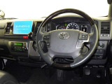 運転の際、常に目にする部分だけにシックで飽きのこないデザインが良いですね。
