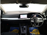 お車選びをお楽しみ頂けるよう、在庫車の展示スペースを十分に確保しております。