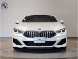 【BMWの伝統】BMWの特徴的な“キドニーグリル”は、80年以上続く伝統の形でございます。変わらないこだわりのデザインが、プレミアムブランド“BMW”を創り出します。
