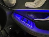 パワーシートの操作は、スイッチがシートの形状をしておりますので、ダイレクトに調節が可能でございます。