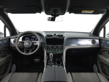 前車追従機能、レーンキープアシスト、ヘッドアップディスプレイも付いており、多数のオプションを備えております。