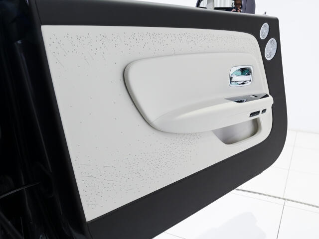 ロールスロイス スペクター の中古車詳細 (2,000km, Anthracite, 大阪