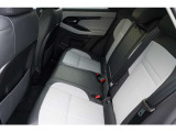 禁煙車として入庫しておりますので、いやな匂いや使用感もありません。自動車工学で造形された、伝統と新しさを兼ね備えたラグジュアリーな空間でドライビングをお楽しみください。