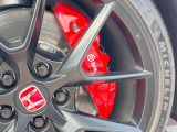 【ブレンボ製キャリパー】ハイパワー車両には強力なブレーキが必須!世界のスーパーカーにも採用されるイタリアの高級メーカー「ブレンボ」を装着!色鮮やかなキャリパーがスポーティな印象を引き立てます♪