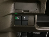 ハンドルの左下にHondaセンシング用の、VSA(ABS+TCS+横滑り抑制)解除スイッチなどがついています。