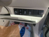 車線逸脱防止機能、レーダーブレーキ、横滑り防止、リアパーキングセンサーのスイッチです。作動状態は良好です。