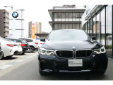 BMWの代名詞の【キドニーグリル】グリルが腎臓のように見えるので【キドニー】と呼ばれるようになりました。一目見ただけでBMWであると認識できる確固たるアイコンとして存在感を放ちます。