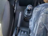 路面状況に合わせトランスファーレバーで、2WD(2H)/4WD高速(4H)/4WD低速(4L)の3つのモードの切り替えが可能です!