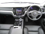 V60 リチャージ PHEV T6 AWD アルティメット 4WD