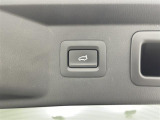 【パワーリアゲート】荷物を抱えた状態でもリアゲートの開閉が可能です!お買い物時やアウトドアの際に役立ちますね。