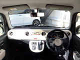 【前方視界】開放的な前方視界!運転がしやすく疲れにくいです♪窓が大きく、見通しがとっても良いおクルマですよ♪