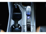 使いやすいシフトレバーには電動パーキングブレーキ、ブレーキホールドも搭載してます