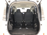 簡単に収納できる後部座席!大空間が出現します!シートアレンジが多彩な点も特徴です!レジャー用品も積み込めます!