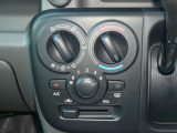 大きなダイヤルで操作性の良いエアコンは快適運転の必需品ですね♪