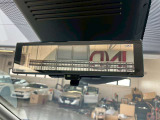 インテリジェントルームミラー装備です。後席に人、荷物を載せていても遮るものなく、後方の確認が行えます。