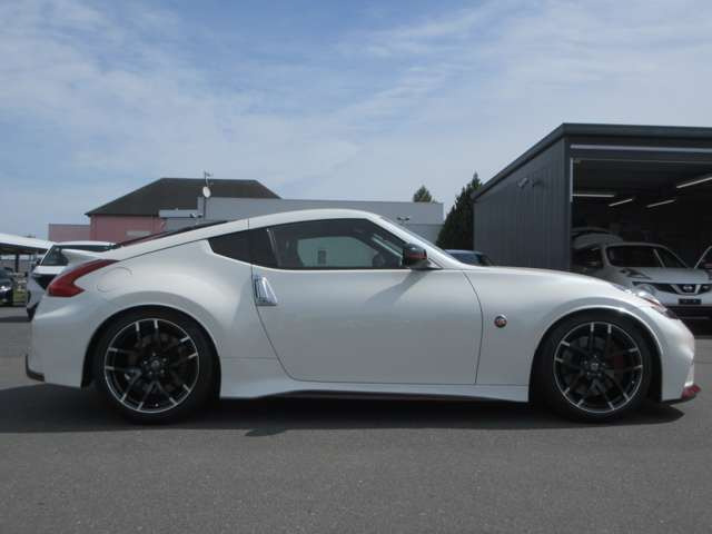 日産 フェアレディZ 3.7 NISMO の中古車詳細 (28,000km, ブリリアント