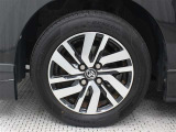 純正アルミホイールは精度が高く、走行の安定性が優れています。タイヤサイズ165/65R14