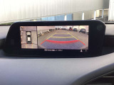 【360°ビューモニター】  とても分かりやすい、クルマの上から見下ろしたような映像で、駐車サポートをしてくれます。